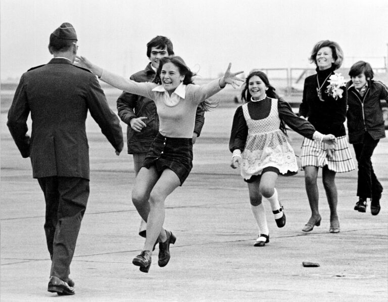 A Pulitzer Prize-winning photographer who shot an iconic Vietnam War-era photo has died