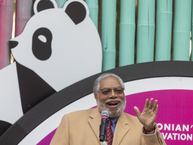 Smithsonian chief Lonnie G. Bunch III resigns