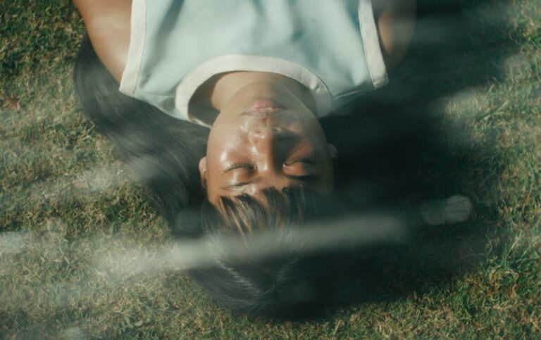 See inequity through the eyes of a ‘tee girl’ at a fancy resort in ‘Filipiñana’