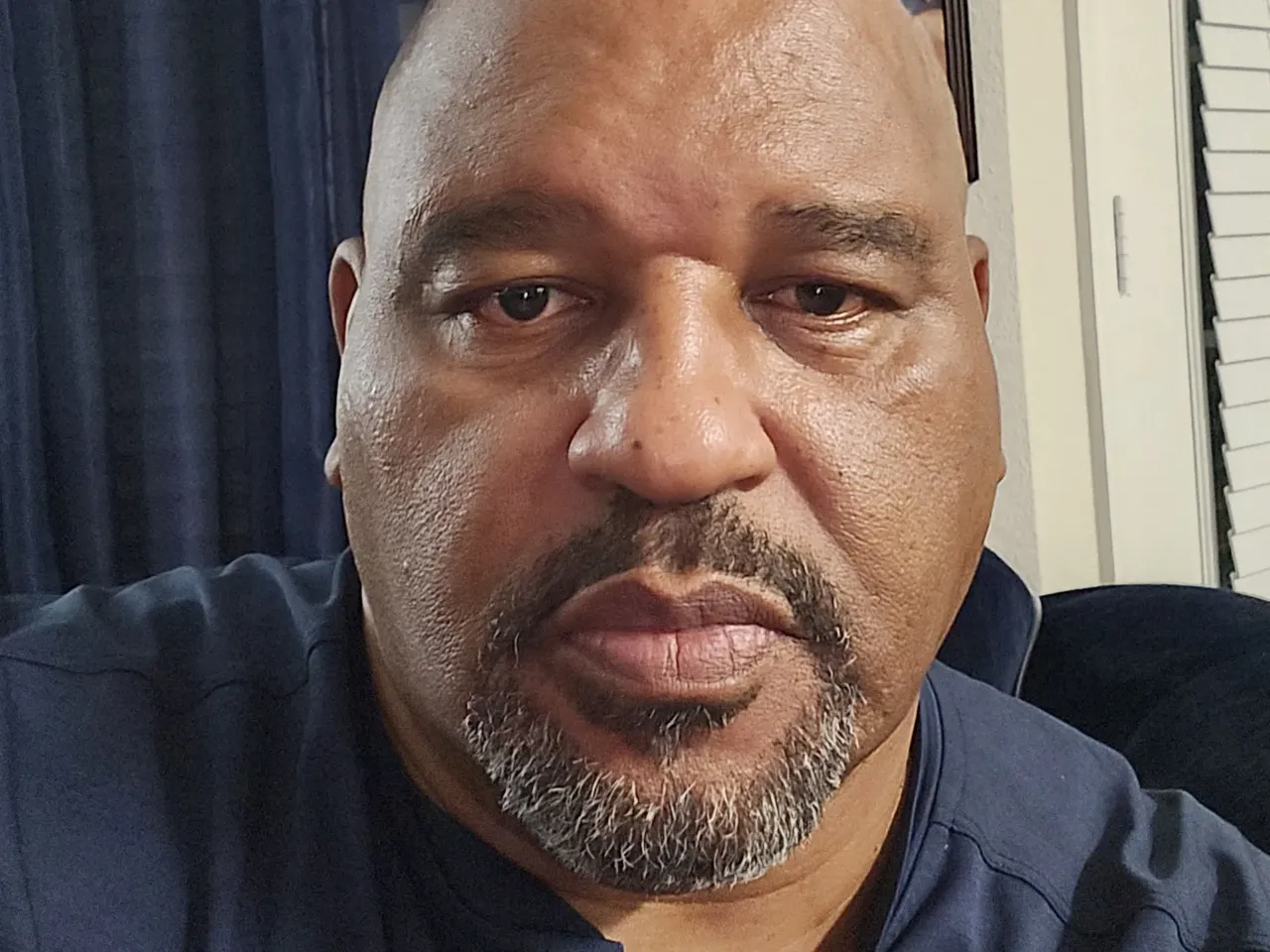 There's a severe kidney shortage. Should donors be compensated? 1 Martinez Majors Sr. is tethered to a dialysis machine as he waits for a kidney transplant.