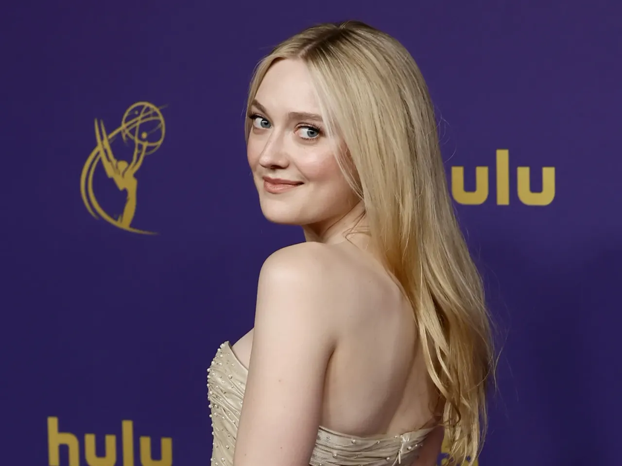 Check out the fashion as stars arrive at the 2024 Emmys red carpet 33 Dakota Fanning