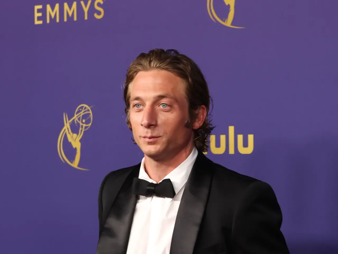 Check out the fashion as stars arrive at the 2024 Emmys red carpet 27 Jeremy Allen White