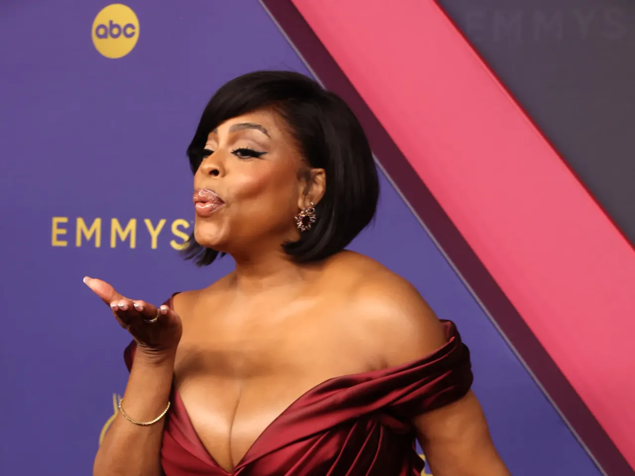 Check out the fashion as stars arrive at the 2024 Emmys red carpet 50 Niecy Nash-Betts