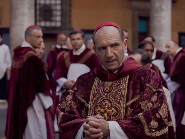 Ralph Fiennes manages ambition and deceit as the Catholic church picks a new pope in ‘Conclave’