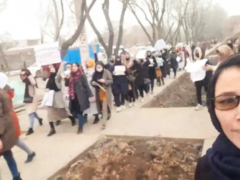 ‘Bread & Roses’ is a guerrilla film about Afghan women protesters