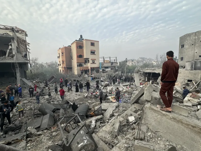 Israel approves a ceasefire with Hamas with a first group of hostages out Sunday