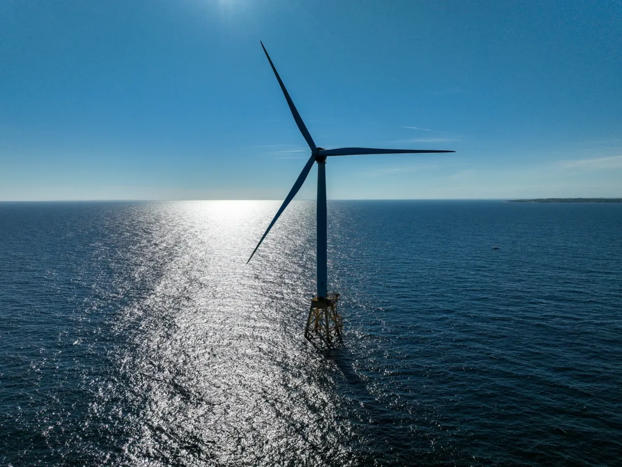 How Trump's pause on wind projects could threaten jobs, climate goals 1 Wind makes up about 10% of the U.S. electricity mix — the largest single source of renewable energy.