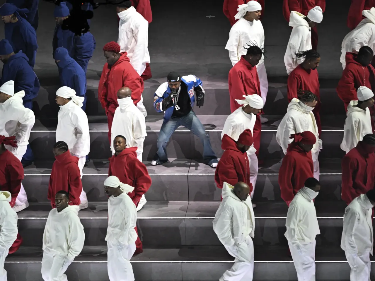 Kendrick Lamar brought West Coast hip hop, Uncle Sam and Serena Williams to the Super Bowl 2 Kendrick Lamar performs alongside dancers dressed in the colors of the American flag during the Super Bowl LIX Chiefs vs Eagles Apple Music Halftime Show at Caesars Superdome in New Orleans, Louisiana.