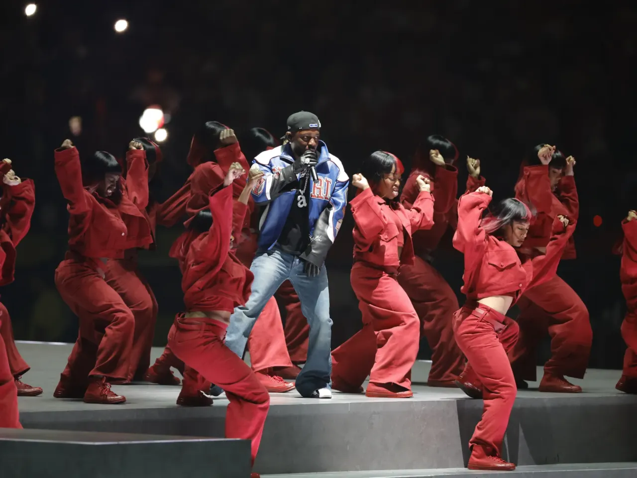 Kendrick Lamar brought West Coast hip hop, Uncle Sam and Serena Williams to the Super Bowl 3 Kendrick Lamar performs for the Apple Music Super Bowl LIX Halftime Show