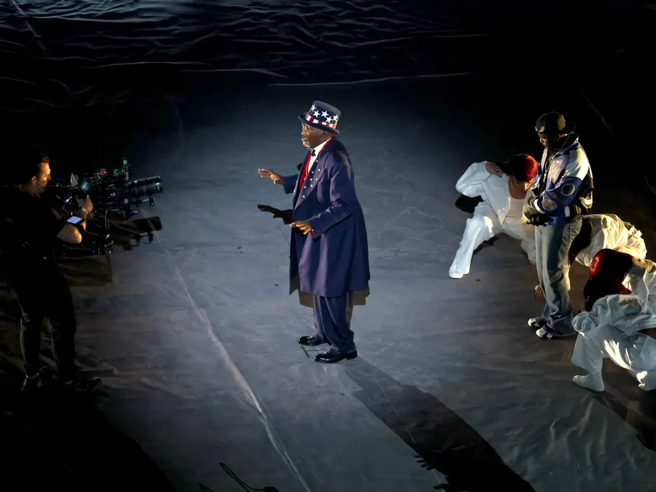 Kendrick Lamar brought West Coast hip hop, Uncle Sam and Serena Williams to the Super Bowl 4 Samuel Jackson, as "Uncle Sam," and Kendrick Lamar on stage during the Apple Music Super Bowl LIX Halftime Show.