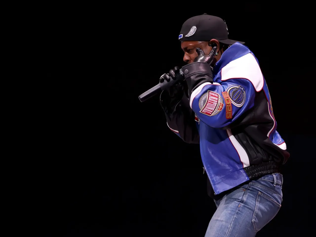 Kendrick Lamar brought West Coast hip hop, Uncle Sam and Serena Williams to the Super Bowl 6 Kendrick Lamar performing onstage during the Apple Music Super Bowl LIX Halftime Show.