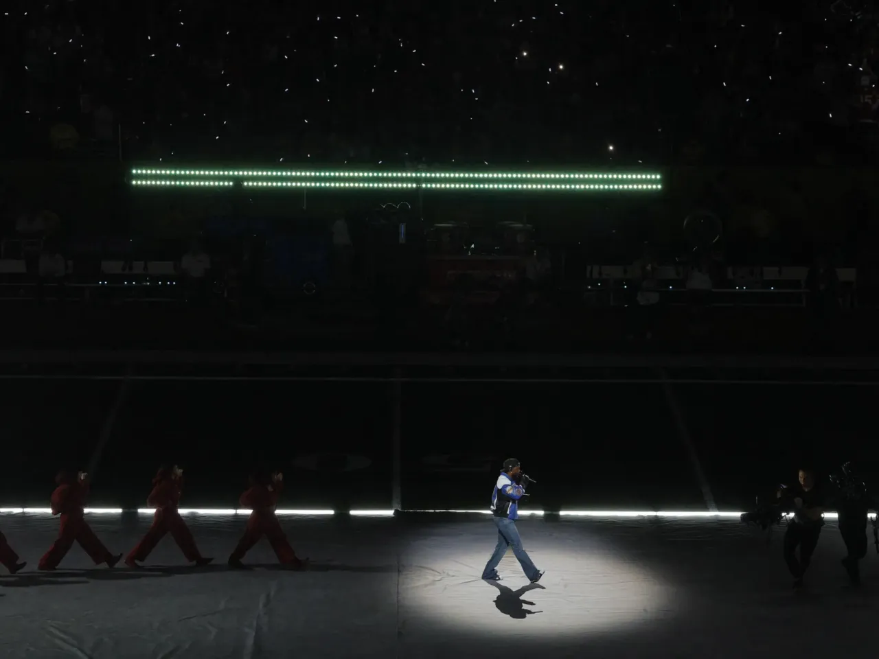 Kendrick Lamar brought West Coast hip hop, Uncle Sam and Serena Williams to the Super Bowl 8 Kendrick Lamar performs during the Super Bowl LIX Chiefs vs Eagles Apple Music Halftime Show, Sunday, Feb. 9, 2025.