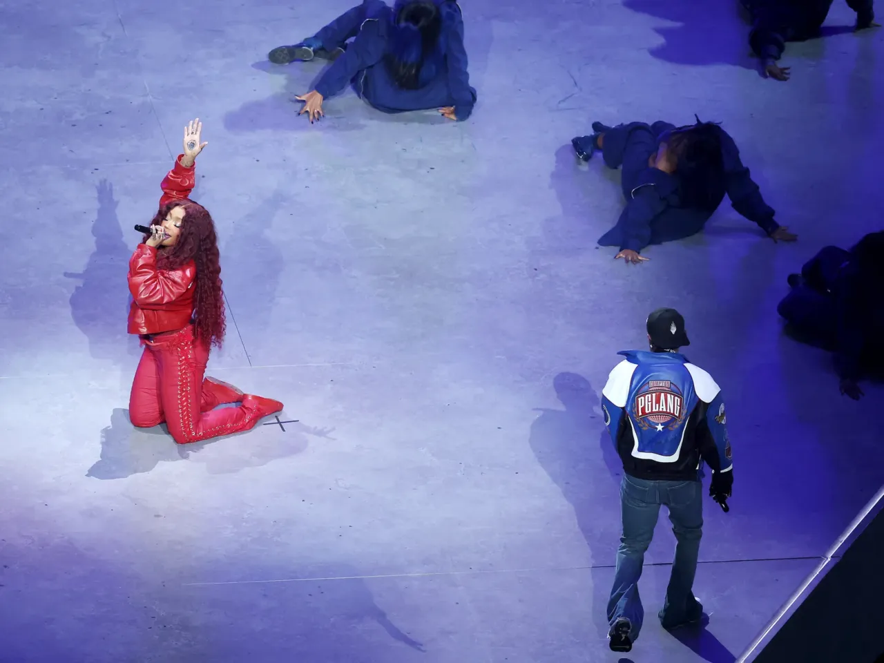 Kendrick Lamar brought West Coast hip hop, Uncle Sam and Serena Williams to the Super Bowl 9 SZA, left, and Kendrick Lamar perform onstage during Apple Music Super Bowl LIX Halftime Show.