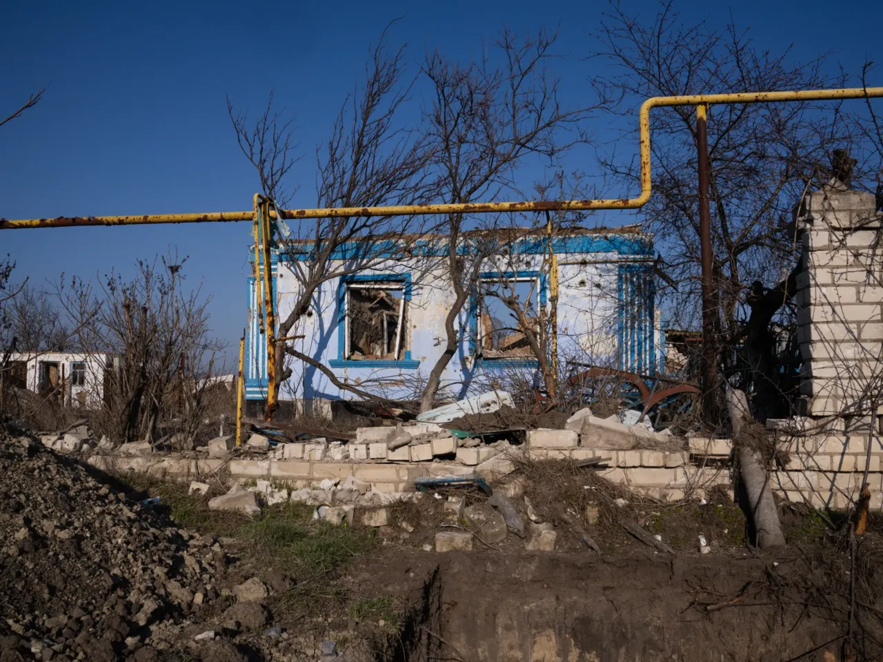 Ukrainians in front-line regions reel from losses, but say hope dies last for them 3 Despite repair efforts beginning, many homes in Posad-Pokrovske, like this one, remain crumbling shells.