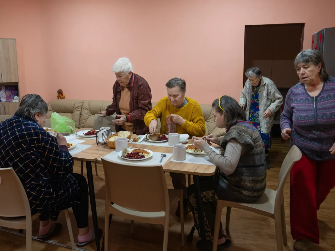 Ukrainians in front-line regions reel from losses, but say hope dies last for them 9 Internally displaced people staying at the ARTAK shelter in Zaporizhzhia gather for dinner. Anastasia found a sense of community by volunteering at ARTAK, where she helps other displaced people, including seniors and the disabled. It's like family, she says.