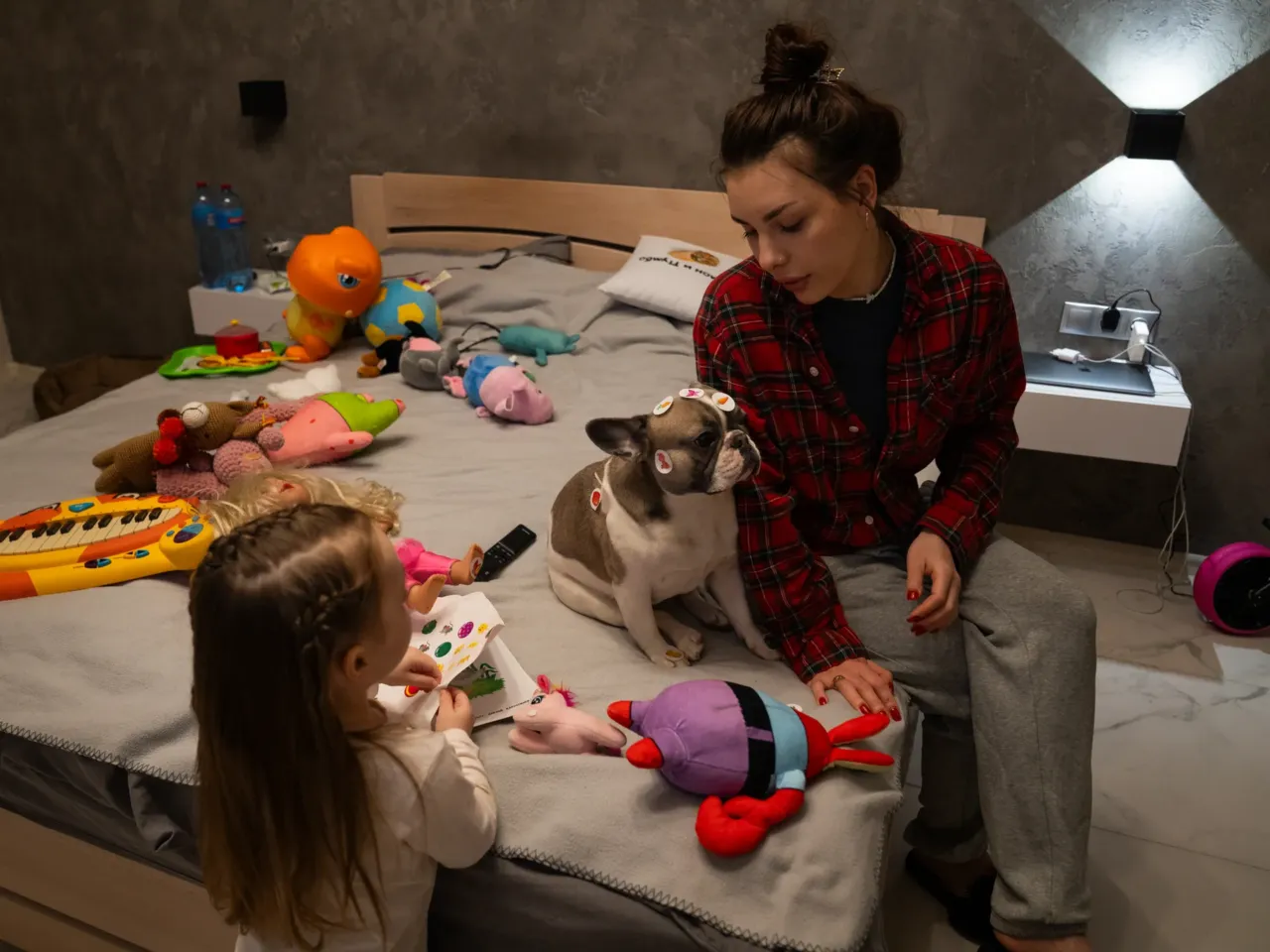 Ukrainians face fears during the country's darkest nights 2 Hanna and her daughter Leya with their dog, Mia. Hanna says their dog shows the most fear — shaking and sometimes urinating on the floor — when they hear explosions outside.