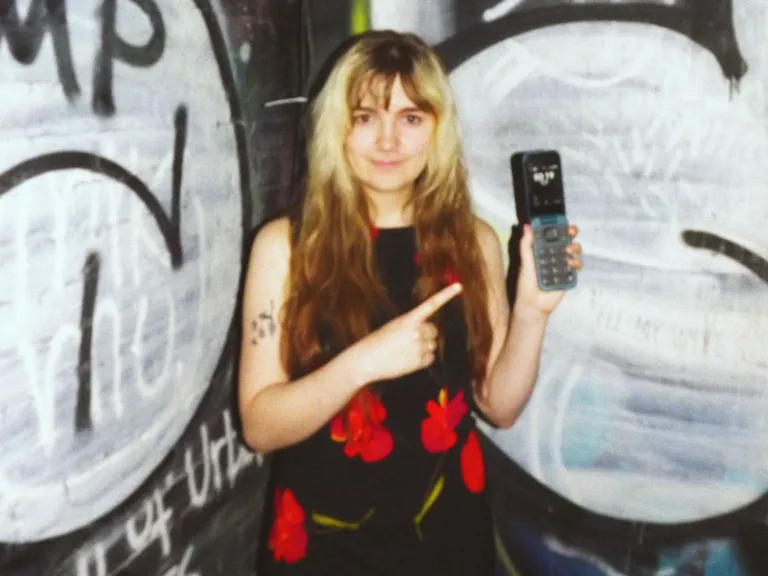 This former influencer gave up her smartphone. She says you should, too