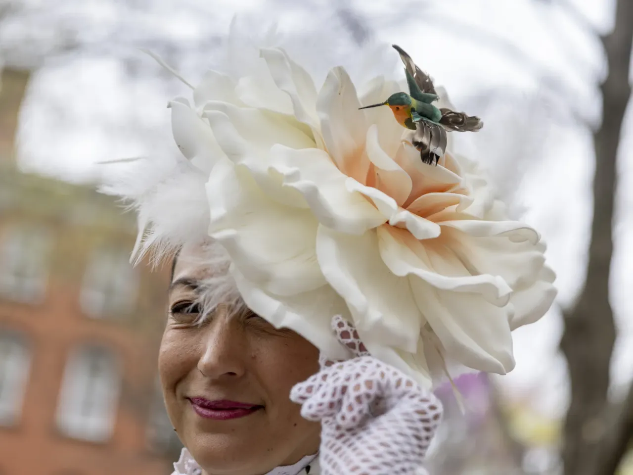 'The lawn giveth and the lawn taketh away': Photos from the 41st Annapolis Cup 10 Citlali McDowell dons a floral hat topped with a hummingbird for the match.