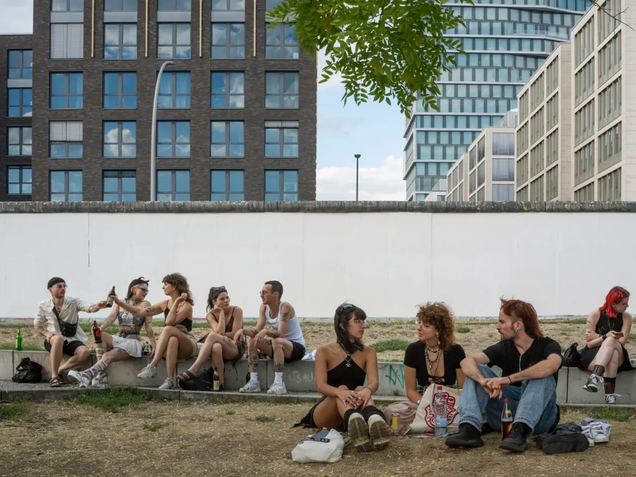 Photos: Scientists trace a butterfly migration route that is millions of years old 10 Foglia followed butterflies to the green spaces where they paused—some of which were marked by human borders. Here, decorated young people sit at the Berlin Wall on a Sunday morning, just out of all-night clubs.