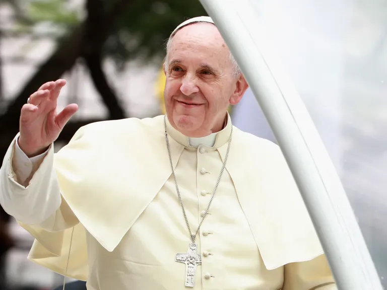 El Papa Francisco, que tendió la mano a los marginados de la sociedad, falleció a los 88 años