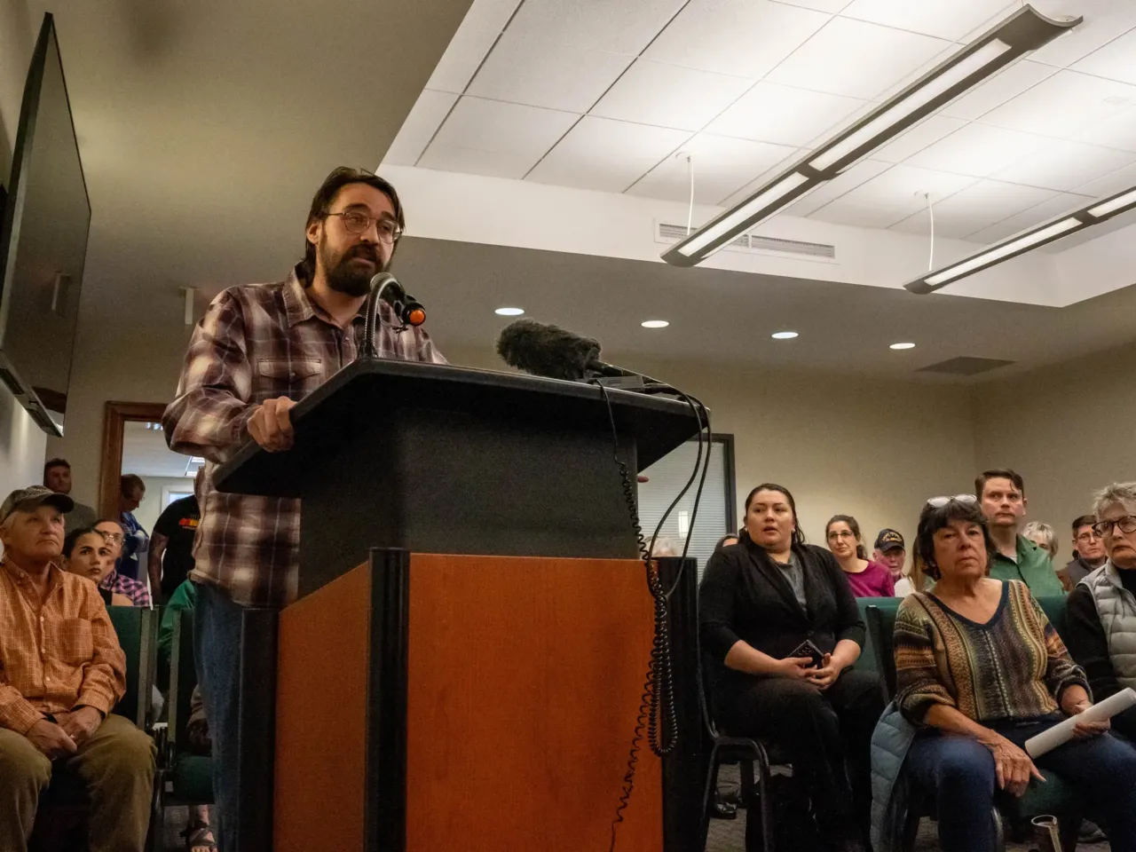 Cities aiming to thwart immigrant detention centers wield a secret weapon: local laws 2 Several speakers at a Leavenworth City Commission meeting in March opposed CoreCivic's decision not to request a special use permit, saying it was a way to evade public scrutiny. The commission then approved a resolution requiring that the private prison operator obtain permission before reopening a facility in the city.