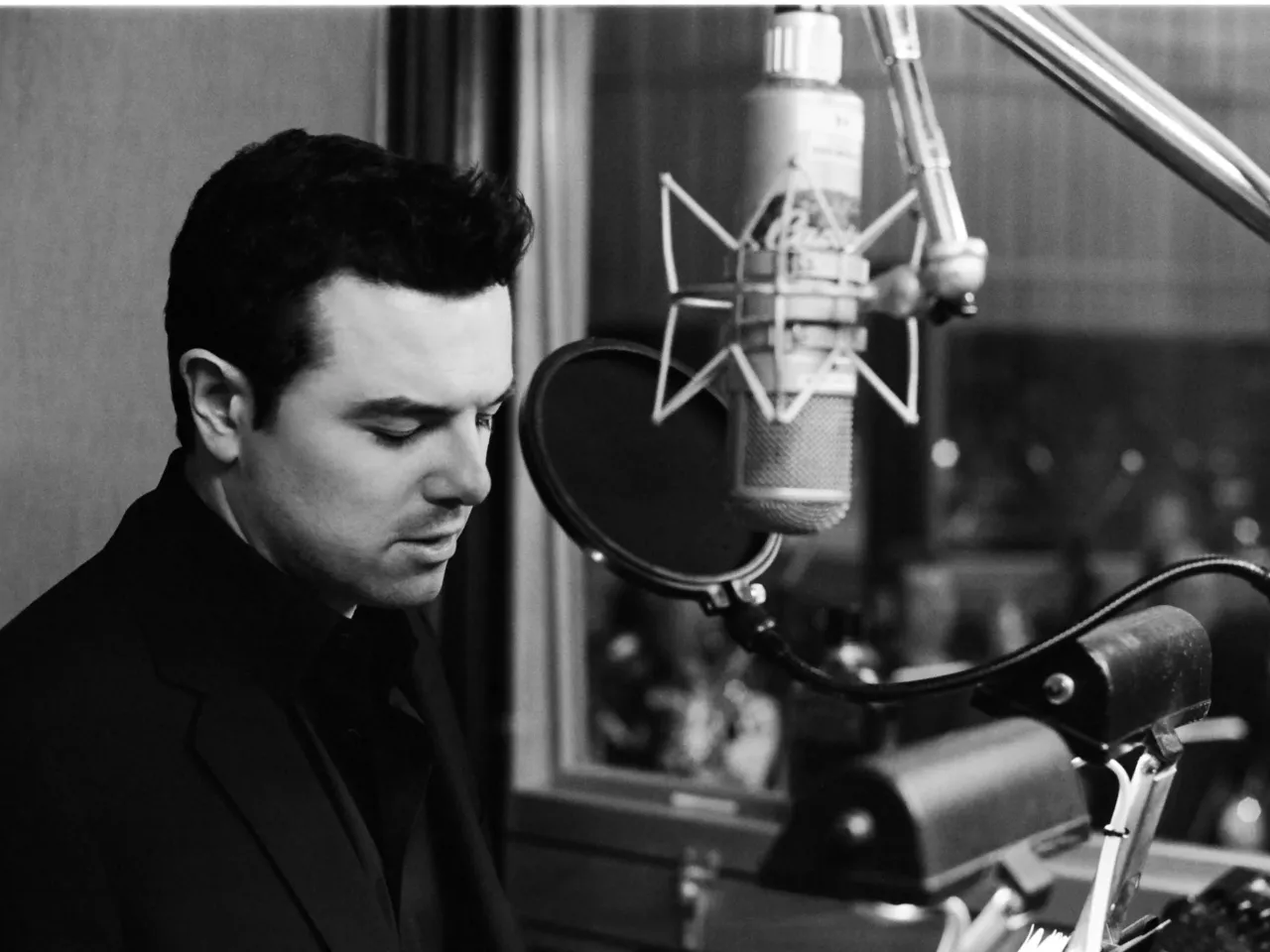 In his latest album, Lush Life, Seth MacFarlane records arrangements of songs originally written for the late Frank Sinatra.