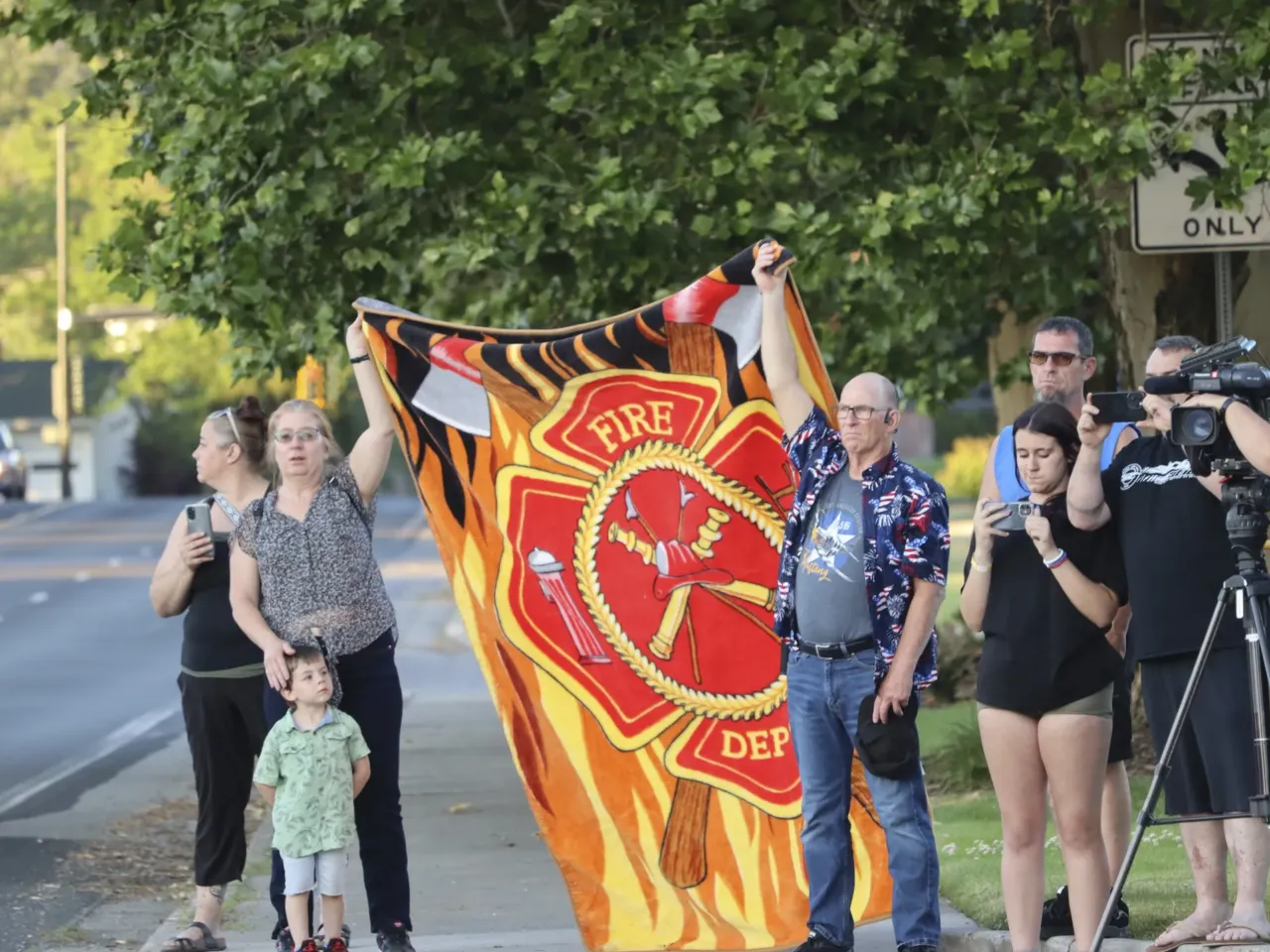 Man started Idaho blaze and then fatally shot 2 firefighters in ambush, officials say 1 People watch a procession from Kootenai Health headed to Spokane, Wash., after two firefighters were killed Sunday when they were ambushed by sniper fire while responding to a blaze in a northern Idaho mountain community, in Coeur d'Alene, Idaho.