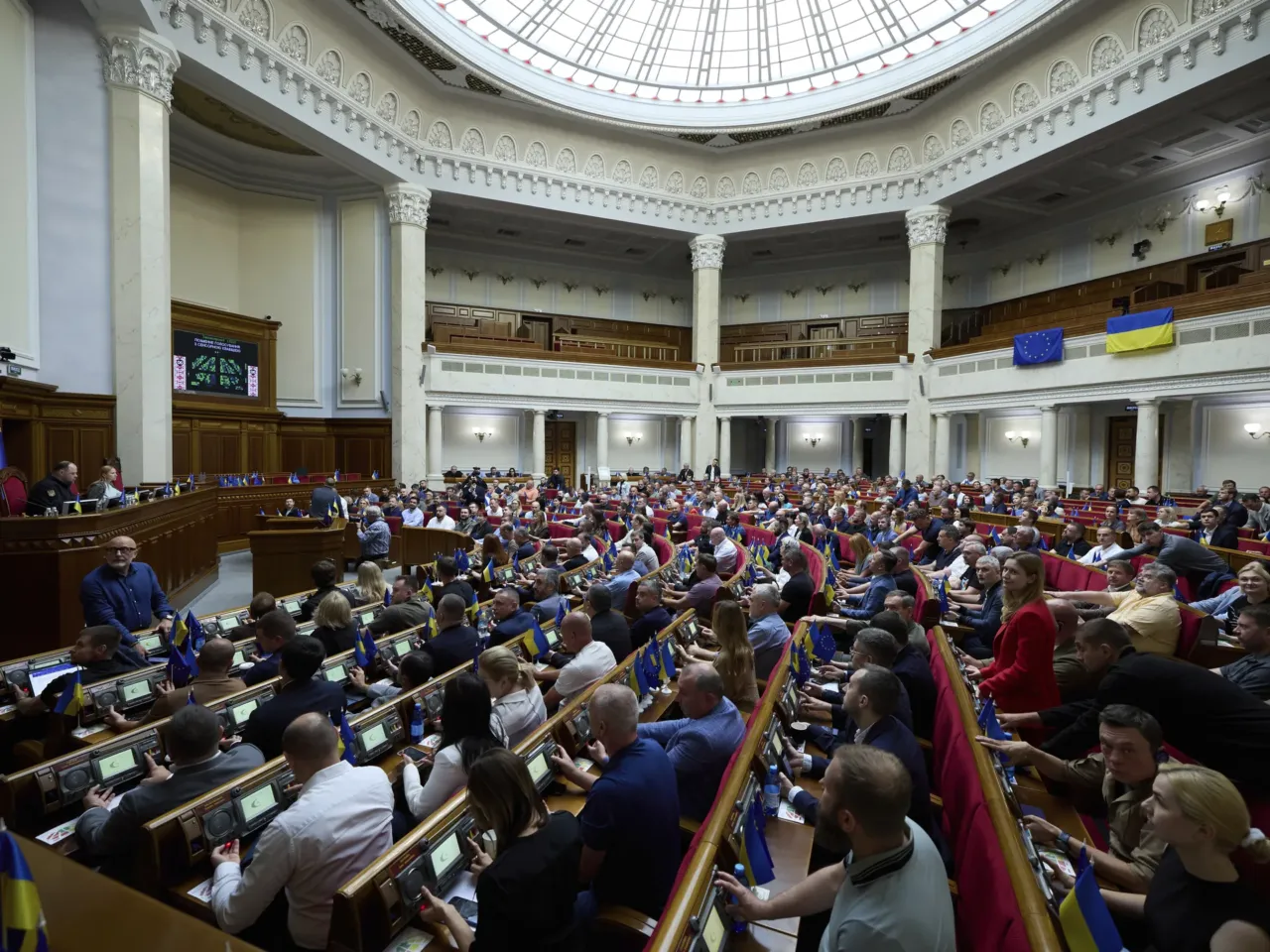 Ukraine approves law restoring independence of anti-graft watchdogs following backlash 1 Ukrainian lawmakers vote for a new bill proposed by President Volodymyr Zelenskyy to restore the independence of the country's anti-corruption agencies, at the parliament session hall in Kyiv, Ukraine, Thursday, July 31, 2025.