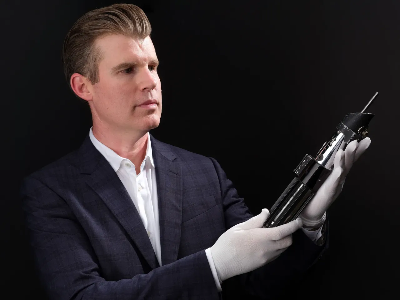 What was the winning bid for Darth Vader's iconic lightsaber? $3.6 million 1 Propstore COO Brandon Alinger holds the Darth Vader lightsaber used in the filming of two "Star Wars" films.