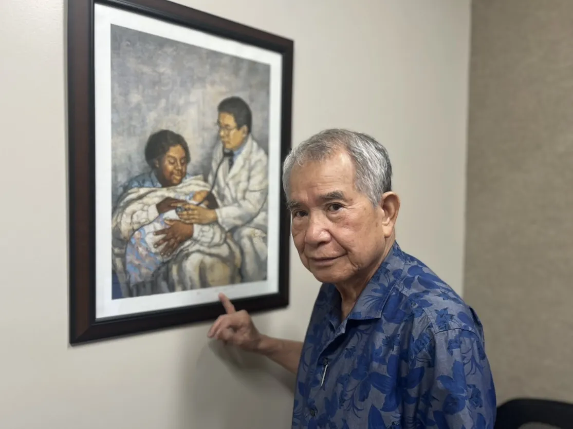 After Hurricane Katrina, evacuees changed Houston and the city changed them 3 Bong Mui is the model for a painting by Alan Flattmann, which he keeps in the office of his clinic in Houston. The artwork was made in New Orleans before Hurricane Katrina destroyed his clinic there.
