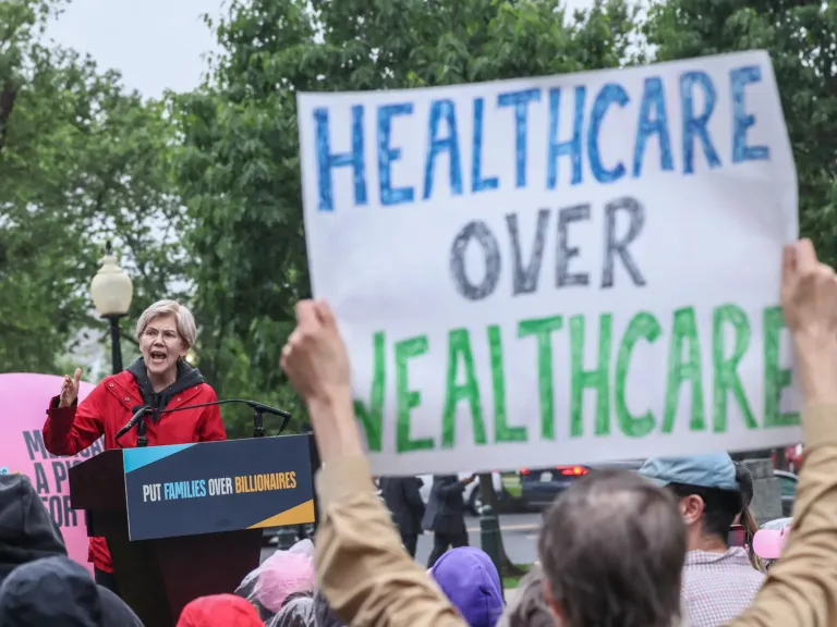 Sen. Elizabeth Warren says Democrats’ government shutdown fight is ‘righteous’