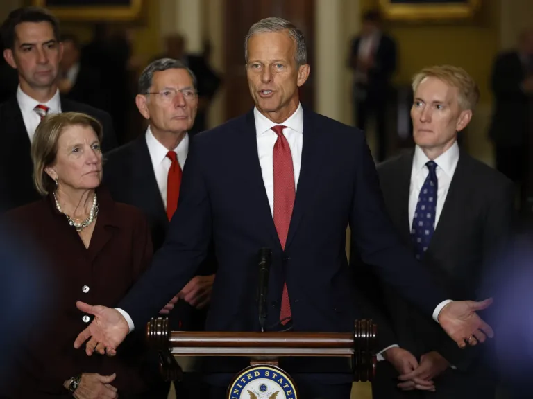 As 2 spending bills fail in Senate, chances to avoid a government shutdown fade