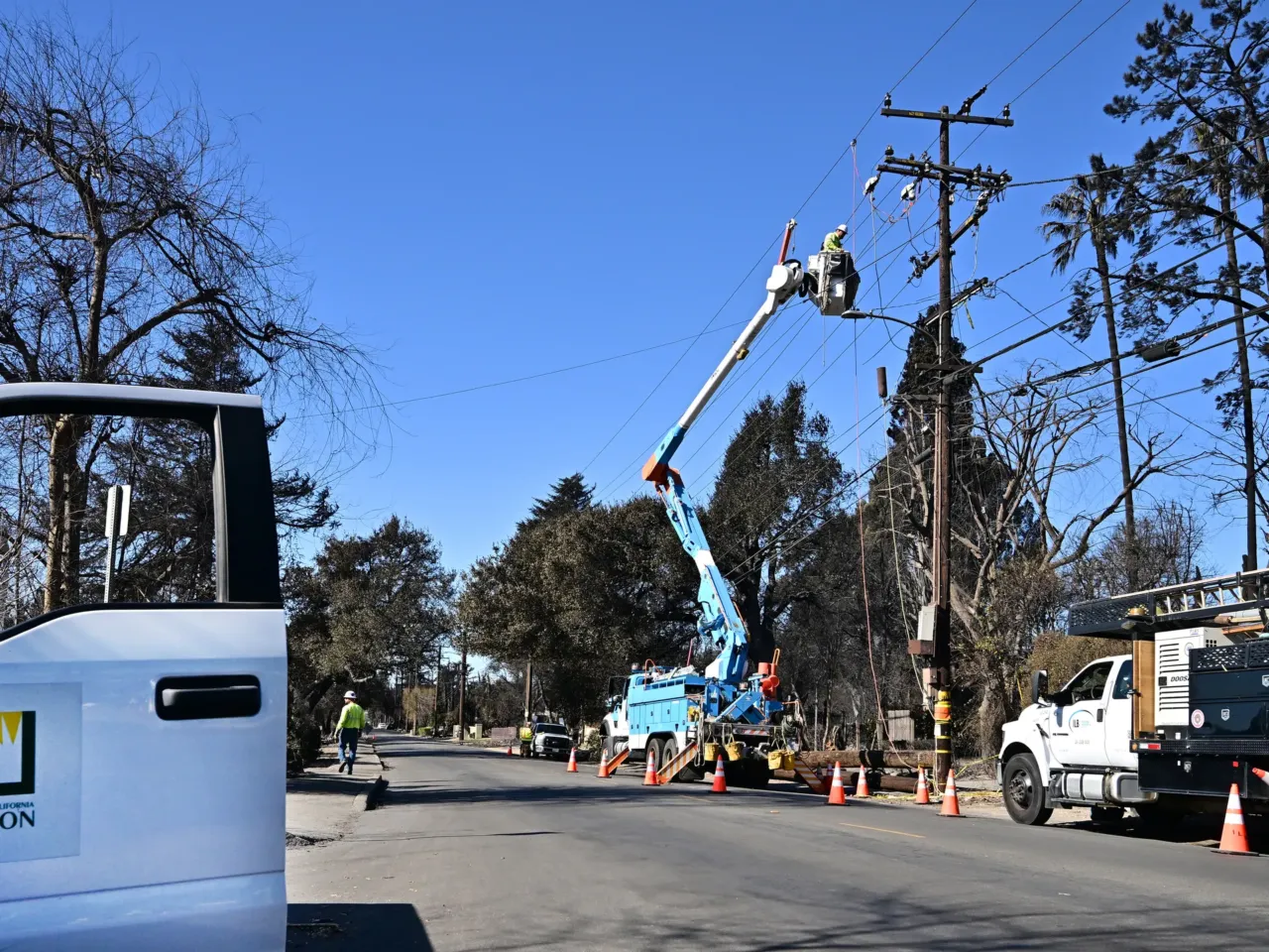 Hours before the Eaton fire, distribution lines failed and fire started in Altadena 3 Workers work on repairing and restoring power lines on Jan. 13, in Altadena, where the devastating Eaton Fire caused widespread damage.