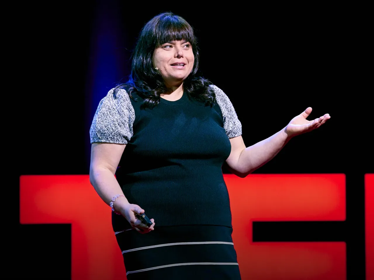 Hilke Schellmann delivering her TED Talk.