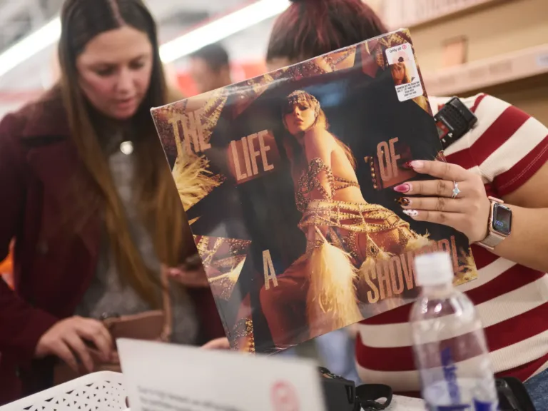 How big a deal are Taylor Swift’s vinyl sales, really?