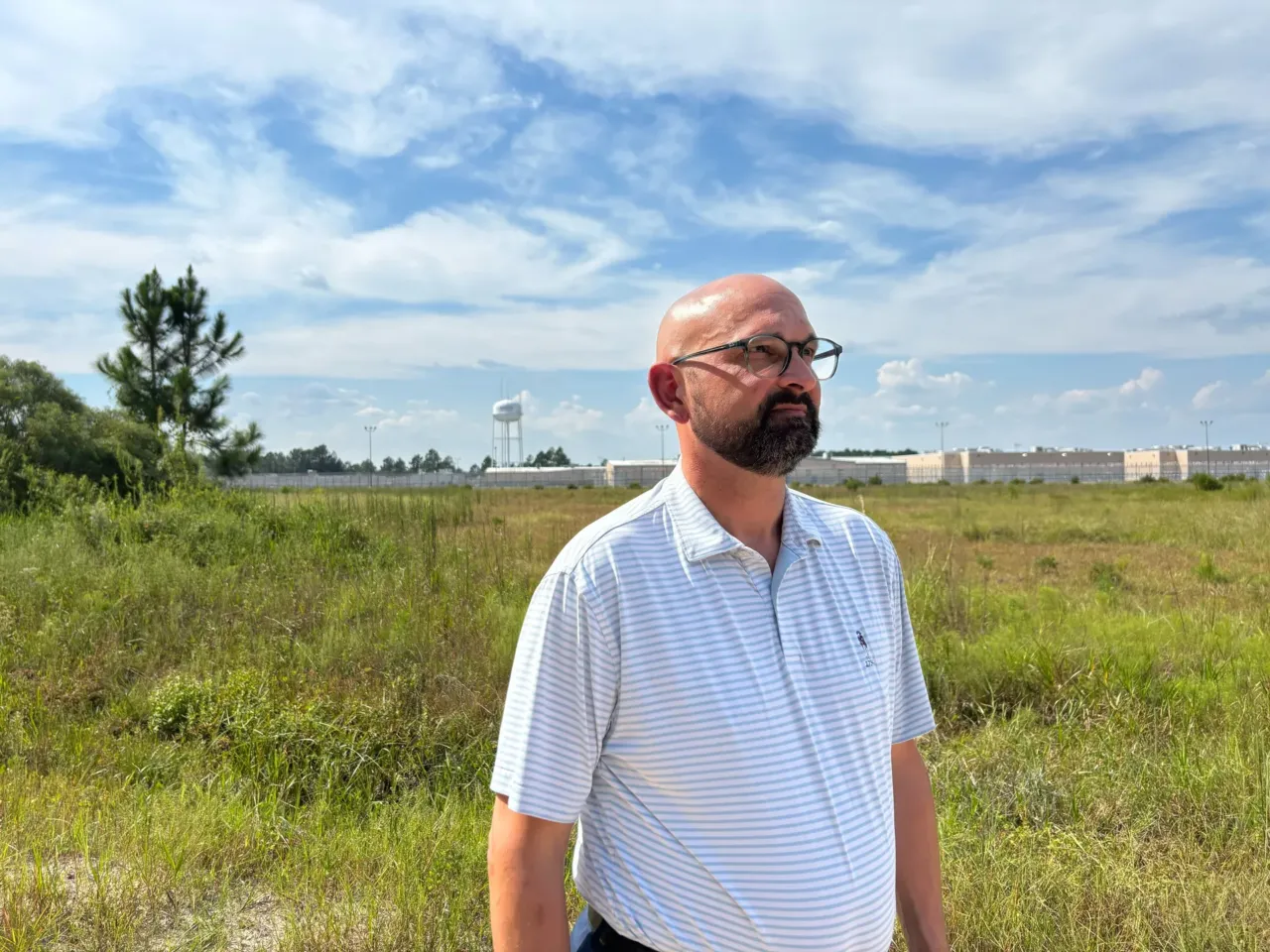 The price of a paycheck: one town's ICE dilemma 2 Charlton County administrator Glenn Hull worries about pinning the region's economic future on jobs that depend on White House policy, but believes the opportunity is worth taking, given the few opportunities in the area. Charlton County has lost many jobs in the timber and mining industries, and the biggest employers are now GEO Group, and a landfill that accepts toxic coal ash.