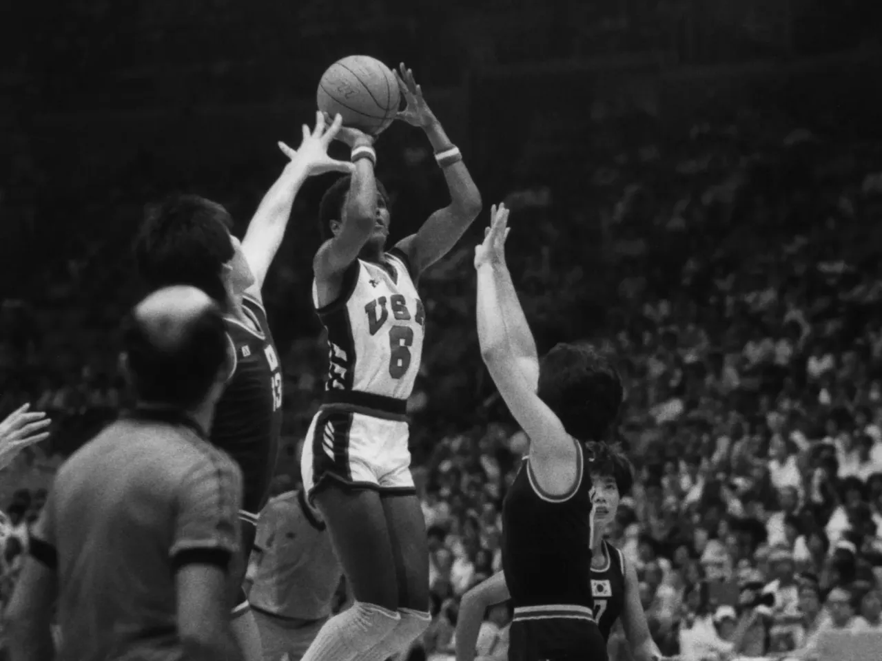 40 years ago, a woman made Harlem Globetrotters history 1 Lynette Woodard of Team USA eludes Korean players to score during the 1984 Summer Olympics women's basketball final on July 8, 1984 at the Forum in Los Angeles. Her 10.5 points per game was second-highest on the team behind Cheryl Miller.