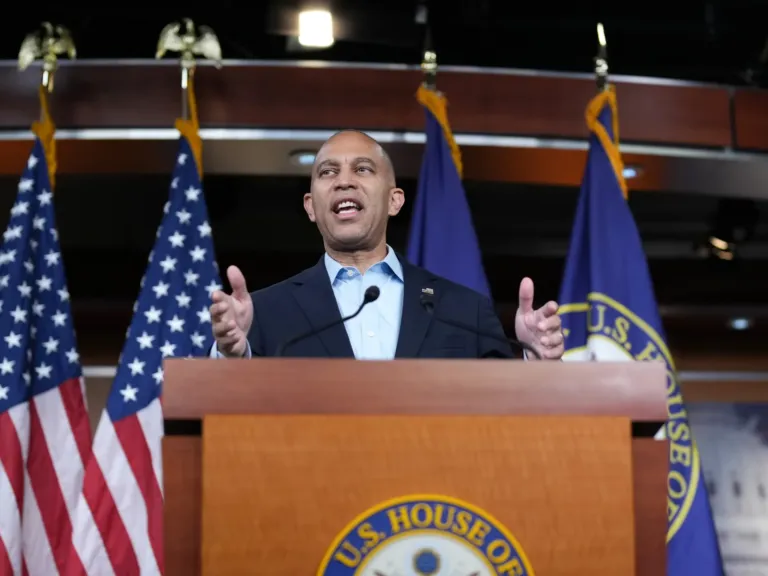 Hakeem Jeffries says public pressure will force Congress to extend ACA subsidies