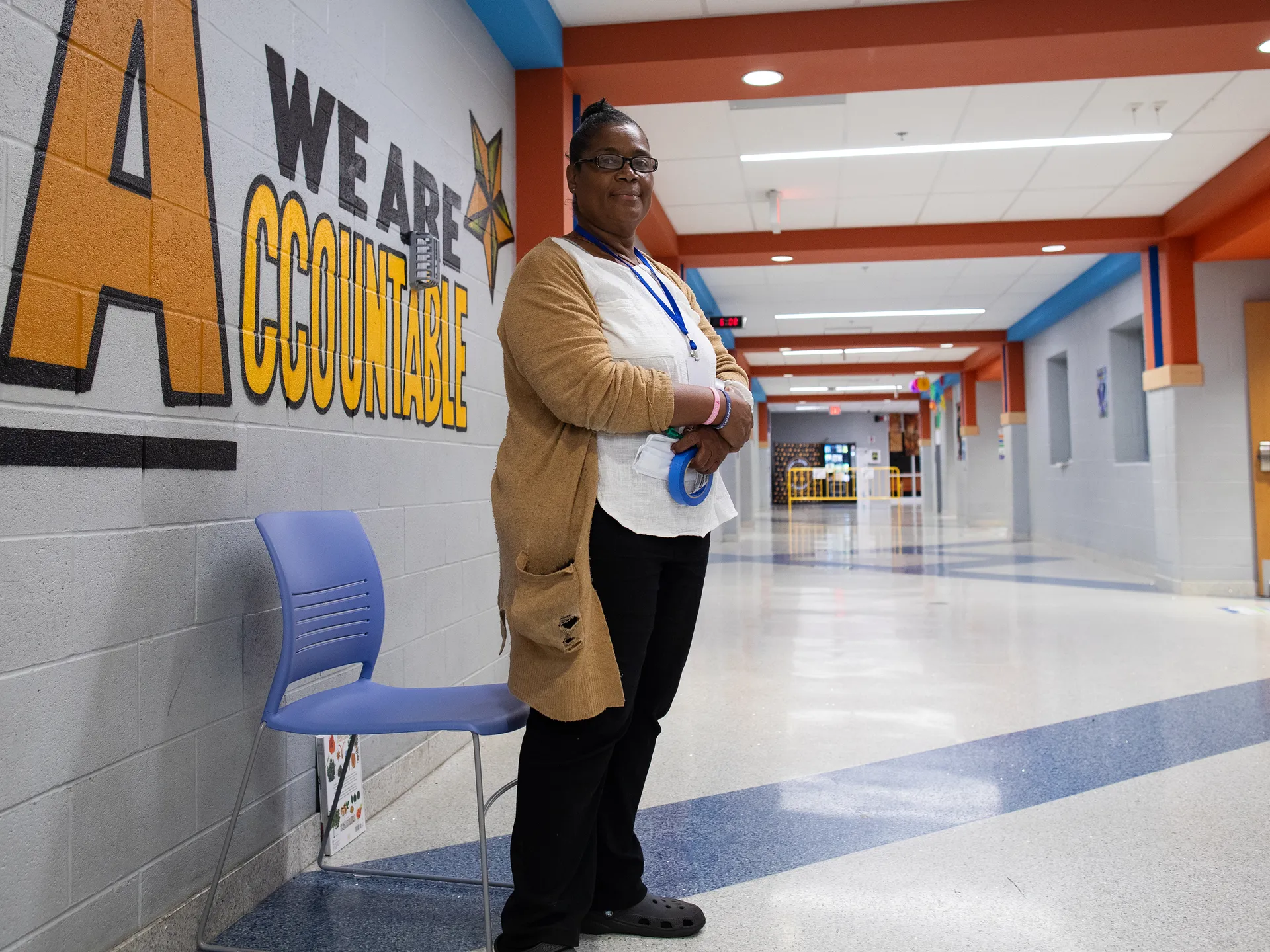 Photo essay: Amid historic election, Virginians long for change 10 Poll worker Yolanda Burbank Jones just after 0600 at the East End polling station in Richmond, Virginia. The commonwealth's polls are open from 6 a.m. to 7 p.m. on Election Day.