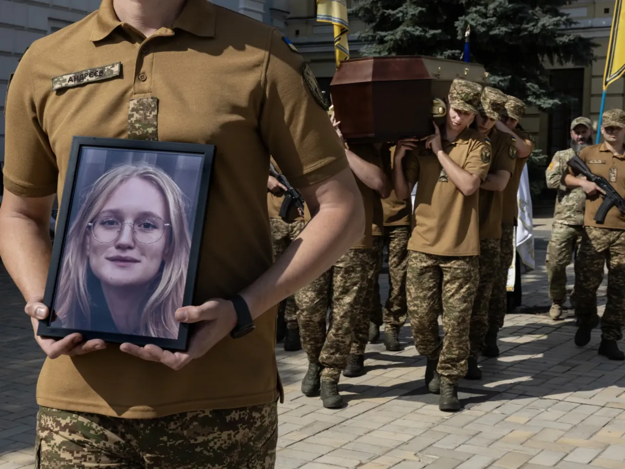 'No turning back': More and more Ukrainian women join the army to fight Russia 7 A military procession carrying the coffin of 19-year-old Daria Lopatina during her funeral on Sept. 8, in Kyiv, Ukraine. Lopatina was an engineer from Ukraine's Azov 1st Battalion, killed in action during a combat mission on the front line.