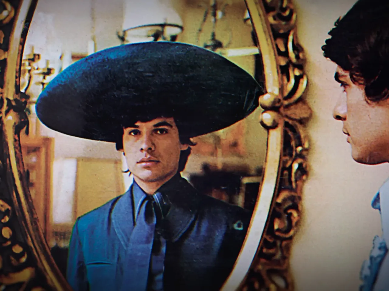 Netflix docuseries explores the private and stage lives of Mexican icon Juan Gabriel 2 Juan Gabriel separated his stage persona from his private home life where was known as Alberto.