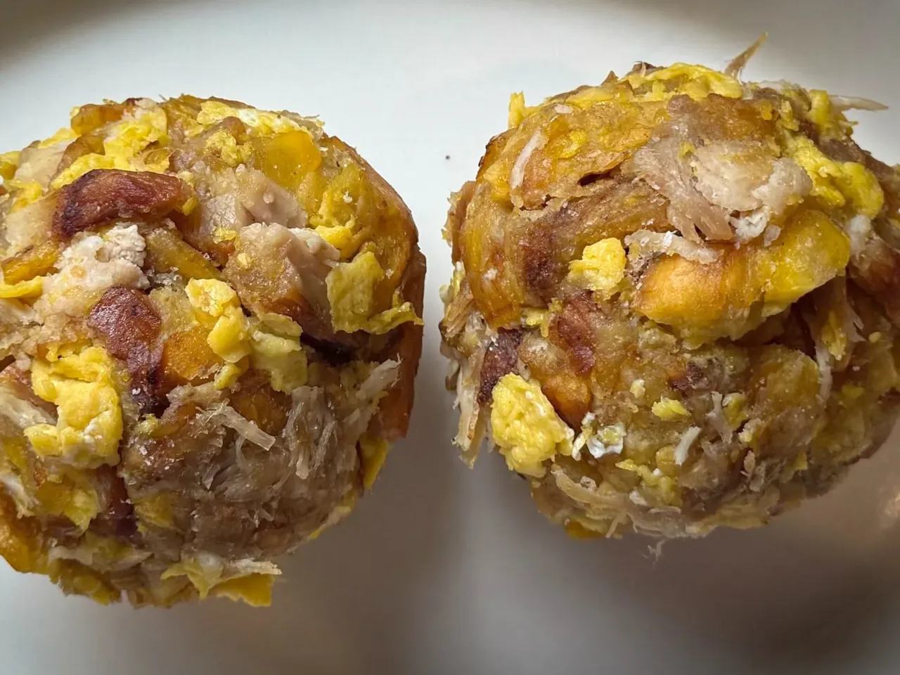 Bolones de Verde con Chicharrón y Huevo