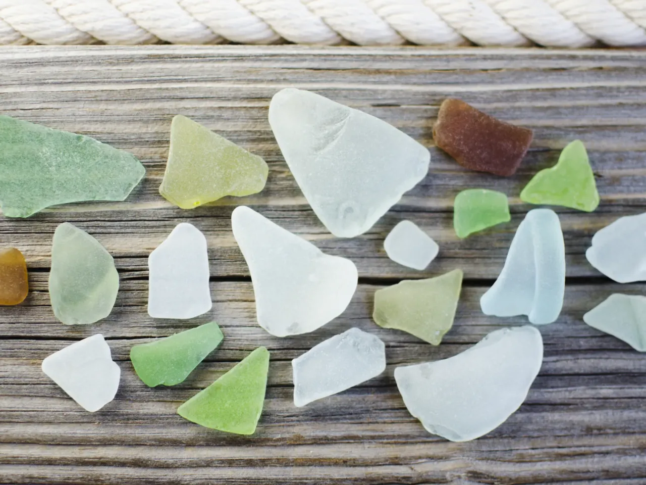 4 reasons to decorate your home without the help of social media 5 Keep a physical collection of items that pique your visual interest and stir your emotions. Yip says he has one client who decorated her bedroom in a soothing color palette based on her robust collection of sea glass, which she gathered over several years of vacations to the beach with her family. "She loved the texture and colors of it, and it also had a lot of memories."