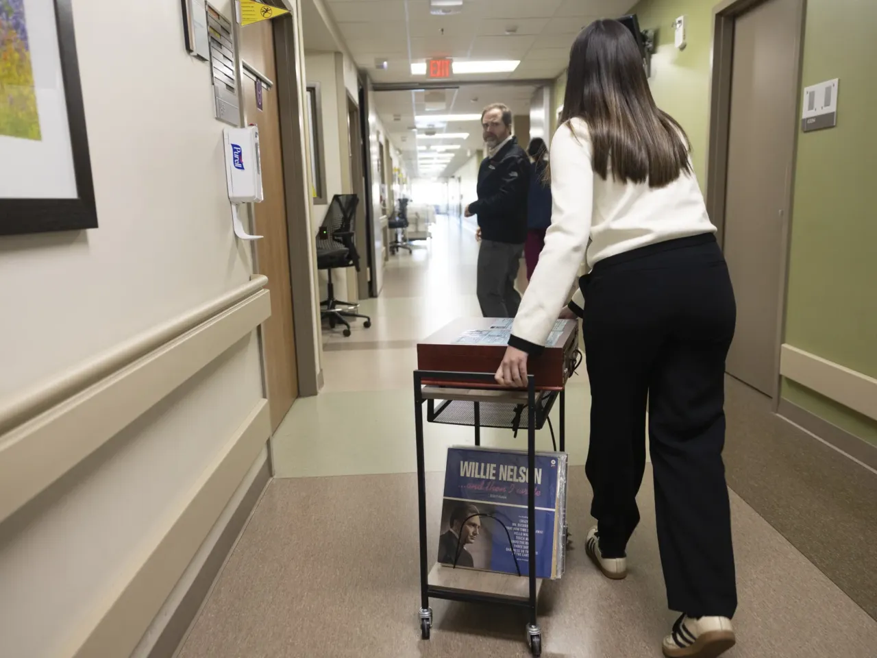 'Music makes everything better': A Texas doctor spins vinyl to give patients relief 1 Daniela Vargas, a volunteer for the ATX-VINyL program, wheels a record player to the hospital room of a palliative care patient in Austin, Texas.