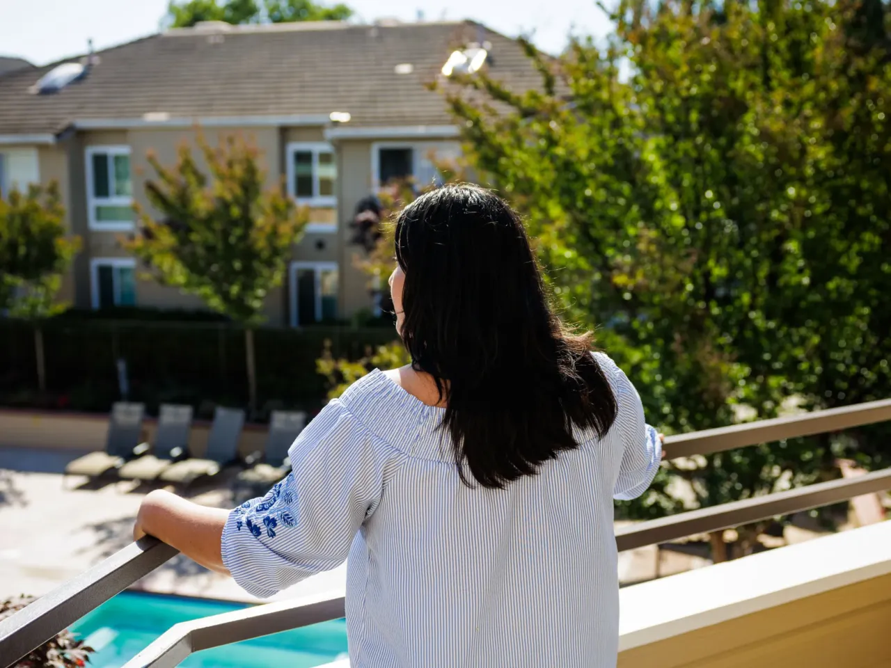 2025: The images that stayed with us 18 E. stands on the balcony of her apartment in Concord, Calif., on June 12, 2025.