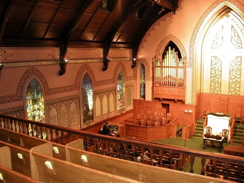 After the flames, a New York church returns to Christmas -- and to itself 1 Before 2020, the Church contained stained glass windows and wooden pews, which was all destroyed in the fire.