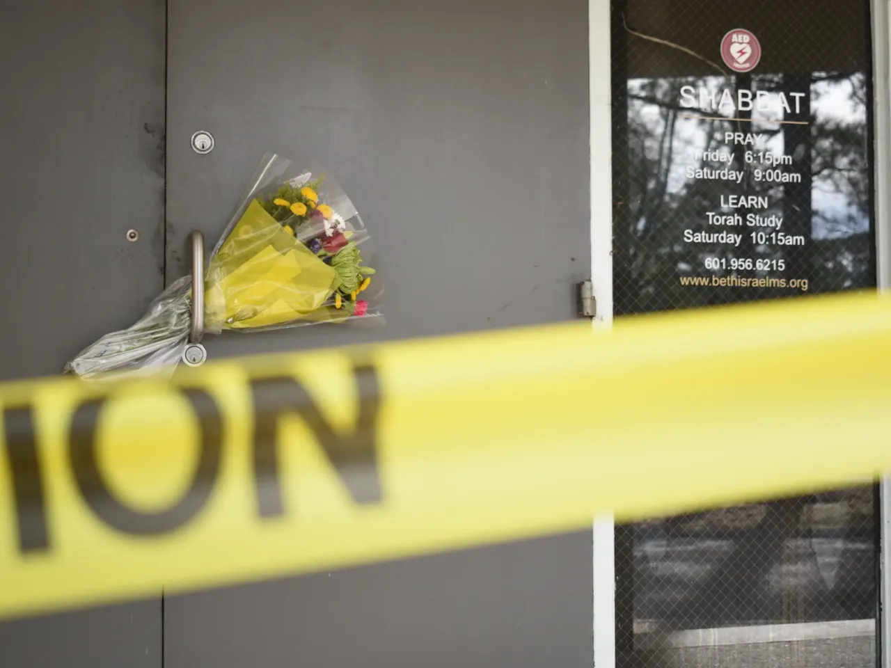 FBI: Mississippi arson suspect confessed to torching synagogue and targeting Jews 1 Caution tape and flowers cover the entrance Monday to the Beth Israel Congregation, a synagogue in Jackson, Miss. that was set on fire early Saturday morning.