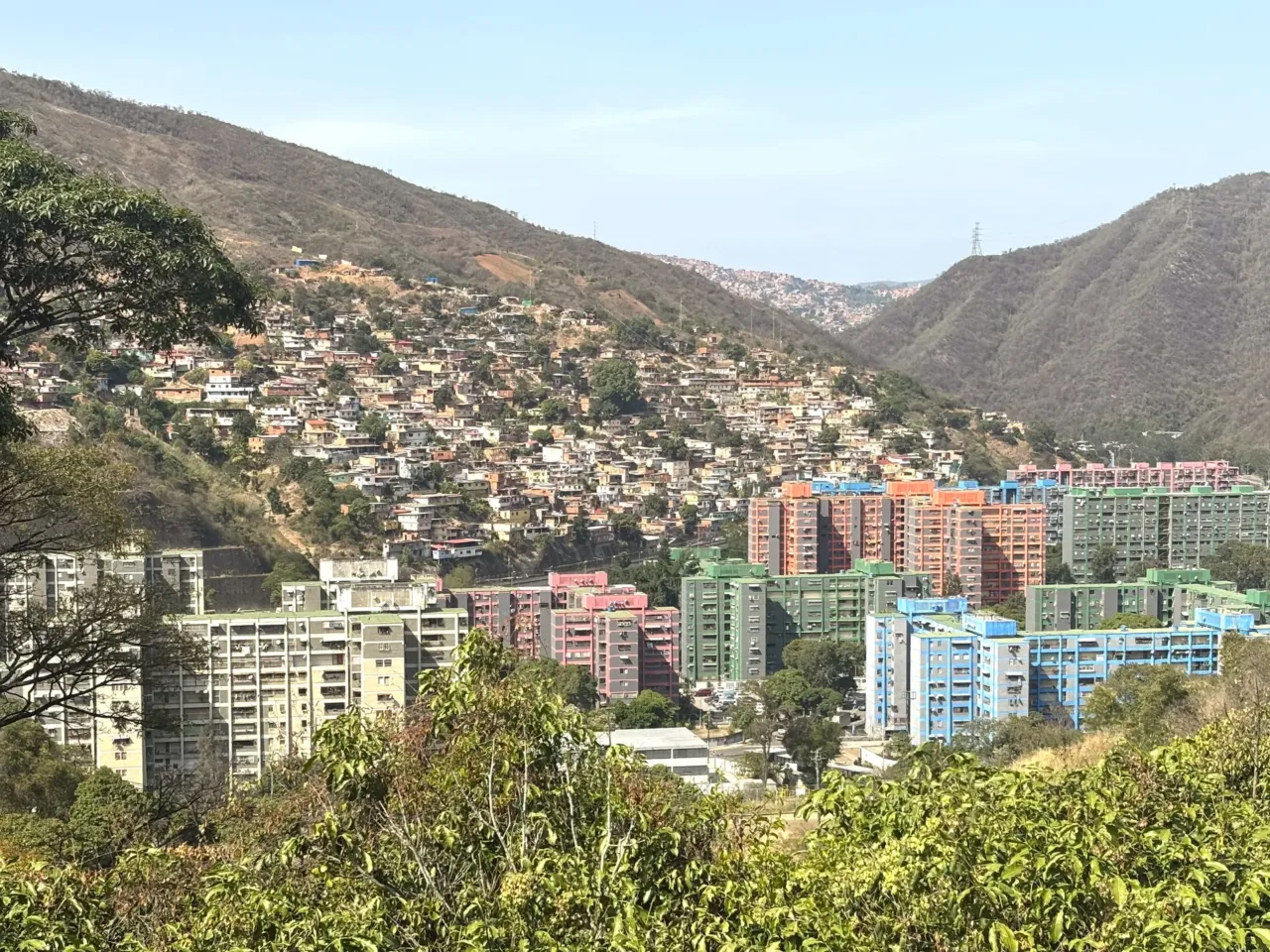 Venezuela's oil revival brings hope but little relief for workers 3 Caricuao was built in the 1960s using public funds.The neighborhood is now going through tough times.
