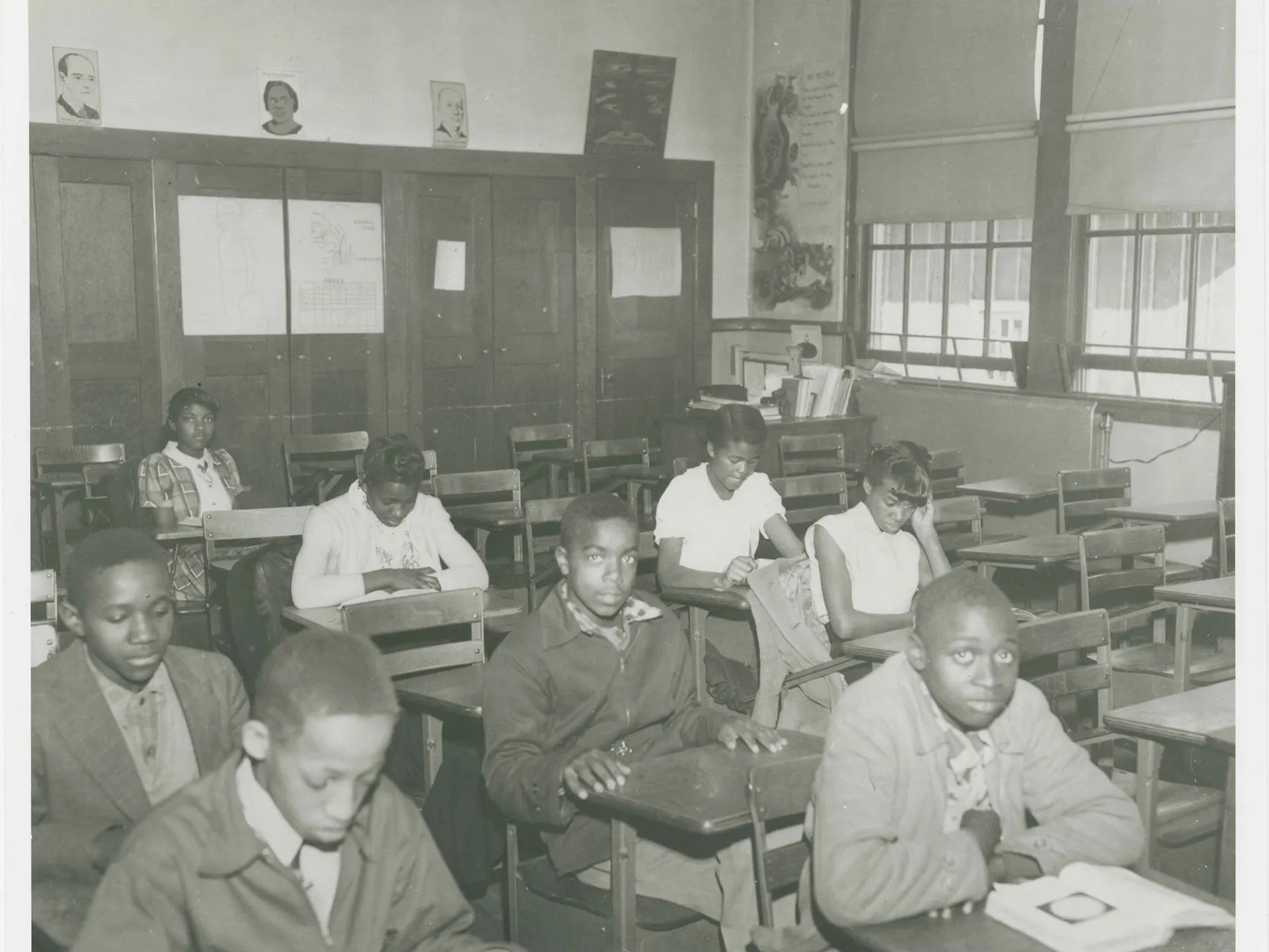 At Longwood, a journey toward racial reckoning 4 A Moton High School classroom in the 1950s. This photo was used as an exhibit in a landmark federal lawsuit to show the unequal and inadequate facilities Black students faced in segregated schools.