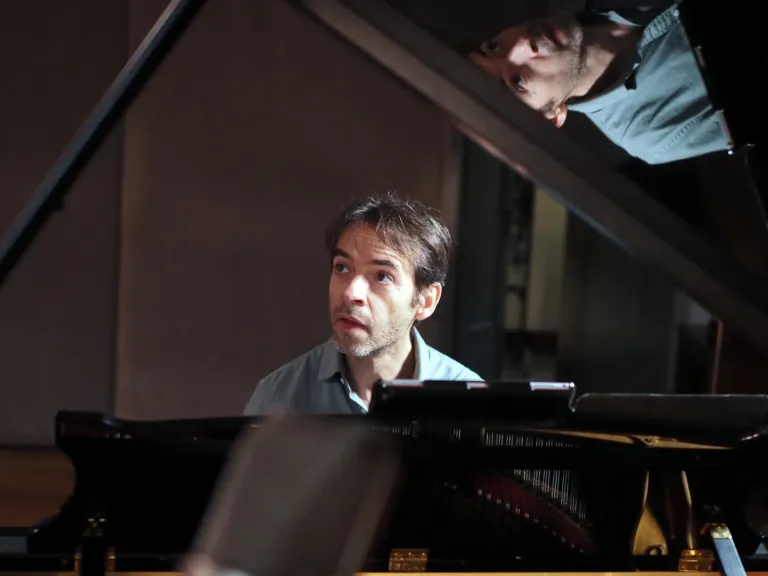 4 years into the war, a Ukrainian pianist processes Russia’s invasion